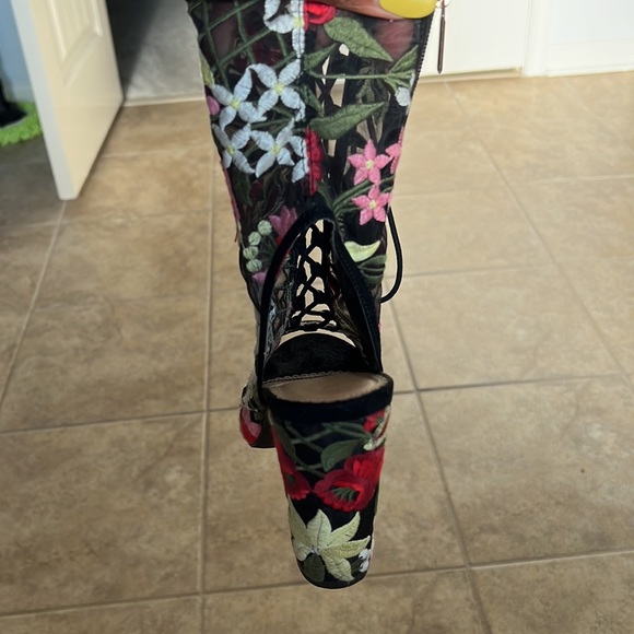 Floral ankle boots - Picture 5 of 9